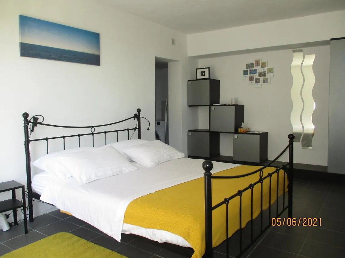 Apartment Nives ザダル 0*,