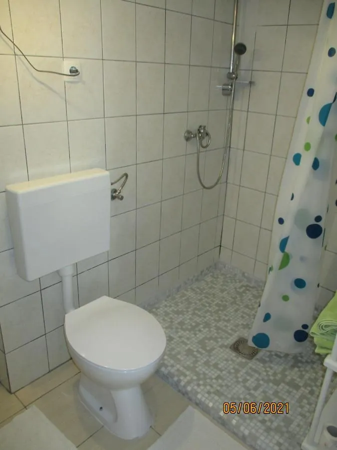 Apartment Nives ザダル